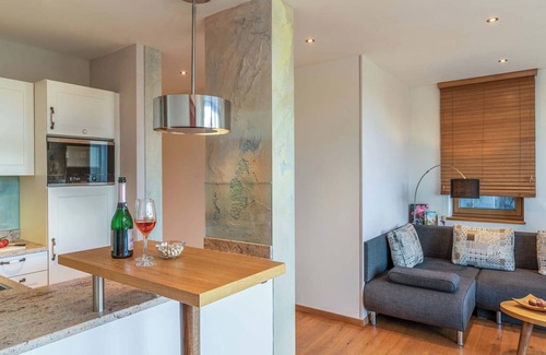 Pelham Apartamento | Rosaleda, sótano de 66 m2, 2 dormitorios, 2 baños