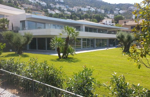 Centro de Roses Villa | Roses: magnífica villa contemporánea con piscina cubierta