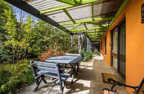 Bright Casa | Roses on the River - An absolute river frontage cottage