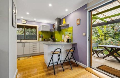 Bright Casa | Roses on the River - An absolute river frontage cottage
