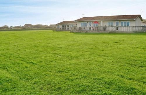 Bacton Casa | Roses Place