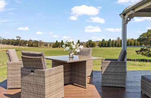 Meadow Flat Casa | Rosevilla Retreat - Beautiful Farm Getaway