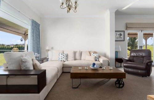 Meadow Flat Casa | Rosevilla Retreat - Beautiful Farm Getaway