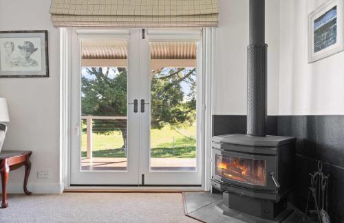 Meadow Flat Casa | Rosevilla Retreat - Beautiful Farm Getaway