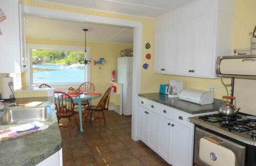 East Boothbay Cabaña | Rosewater Cottage - Oceanfront on Linekin Bay!