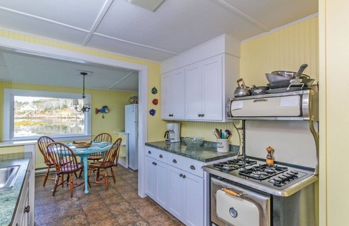 East Boothbay Cabaña | Rosewater Cottage - Oceanfront on Linekin Bay!