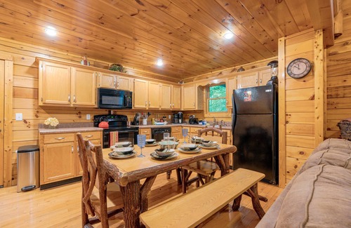 Gatlinburg - Pigeon Forge Cabina | Rosey Bear 2 Bedroom Cabin
