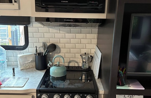 Canby Casa | Rosie Lea the RV Backyard coziness close to downtown Canby Pet friendly