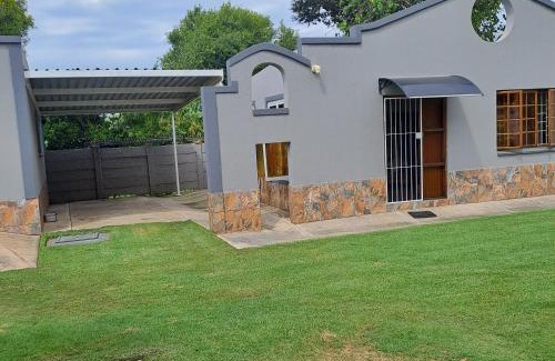 Piet Retief Apartamento | Rosies Inn