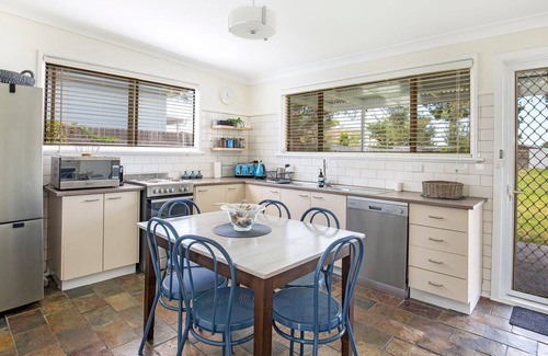 Callala Beach Casa | Roskell Retreat - Pet Friendly - 5 Mins Walk to Beach