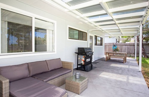 Callala Beach Casa | Roskell Retreat - Pet Friendly - 5 Mins Walk to Beach