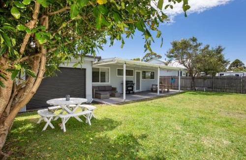 Callala Beach Casa | Roskell Retreat Pet Friendly 5 Mins Walk to Beach