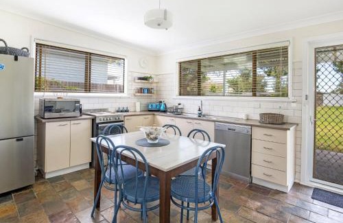 Callala Beach Casa | Roskell Retreat Pet Friendly 5 Mins Walk to Beach