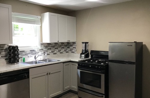 Madison-on-the-Lake Casa | Rosko Ranch 1/4 mi from Lake Erie. Minutes from wineries & GOTL