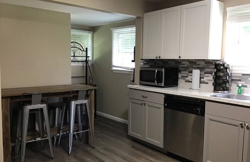Madison-on-the-Lake Casa | Rosko Ranch 1/4 mi from Lake Erie. Minutes from wineries & GOTL