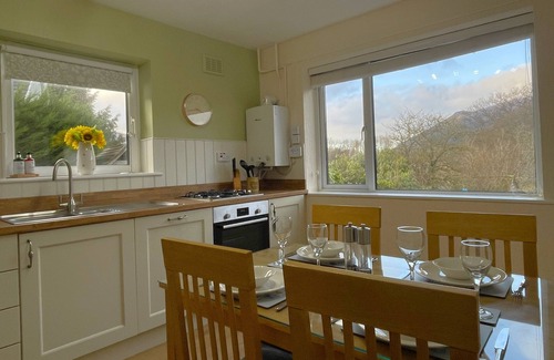 Portinscale Cabaña | Roslin - a cottage that sleeps 4 guests in 2 bedrooms