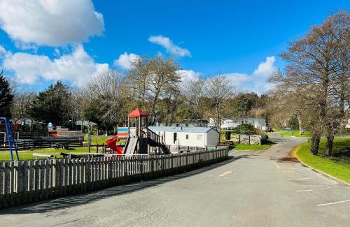 Shanklin Casa | Roslyn at Lower Hyde Park, Isle of Wight