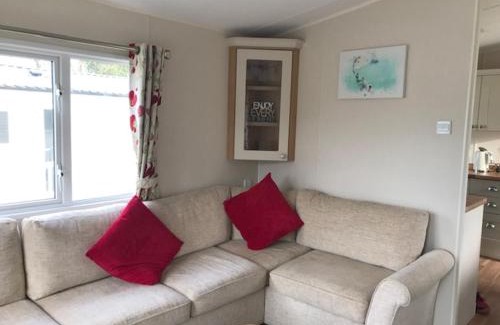 Shanklin Casa | Roslyn at Lower Hyde Park, Isle of Wight