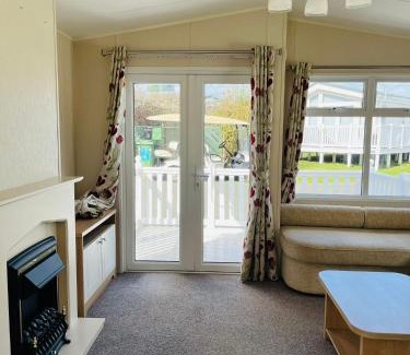 Shanklin Casa | Roslyn at Lower Hyde Park, Isle of Wight