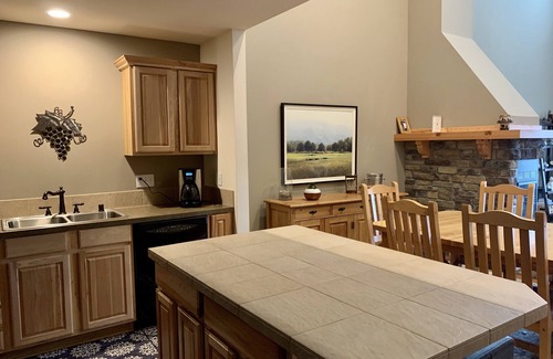 Ronald Casa | Roslyn Ridge Get Away