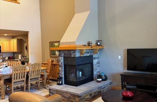 Ronald Casa | Roslyn Ridge Get Away