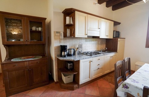 Longare Apartamento | Rosmarino apartment with two bedrooms and one bathroom on the ground floor (apartment 1)