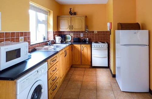 Glenbeigh Cabaña | ROSSBEIGH BEACH COTTAGE NO 4, pet friendly in Glenbeigh, County Kerry