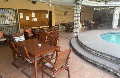 Phalaborwa Cama Y Desayuno | Rosscos Lodge