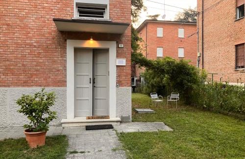 Reggio nell'Emilia Apartamento | ROSSENA HOME tranquillo appartamento, con giardino, vicino al centro ed all'Ospedale Santa Maria Nuova SMN