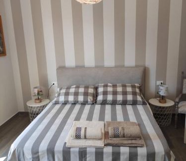 Pesaro Casa | Rossetto e cocciolato - Stanza indipendente con bagno privato a Pesaro