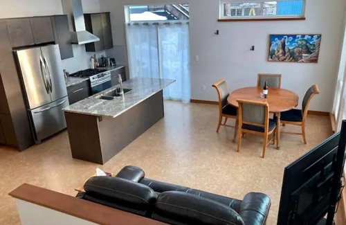 Rossland Casa | Rossland Mountain View - New 2-bedroom Home