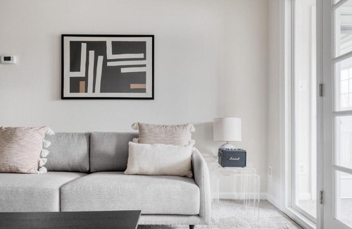 Rosslyn Apartamento | Rosslyn 2BR w WD Gym Pool 10 min to Metro WDC-358