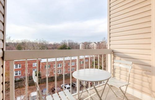 Rosslyn Apartamento | Rosslyn 2BR w WD Gym Pool 10 min to Metro WDC-358