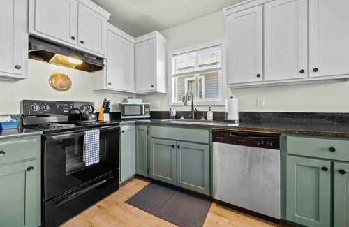 Rossville Casa | Rossville GA 10m > Chatt - King Bed - Pet Friendly