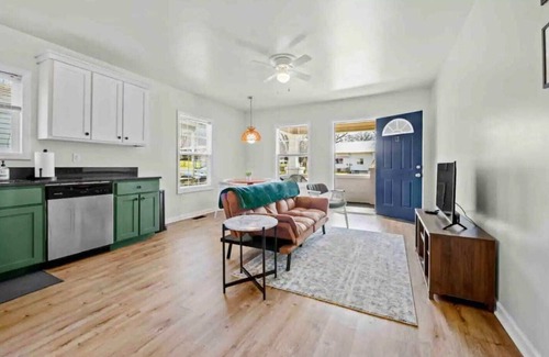 Rossville Casa | Rossville GA 10m > Chatt - King Bed - Pet Friendly