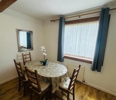 Rosyth Casa | Rosyth 3 Bedroom home-Near Edinburgh & M90 With Free Parking