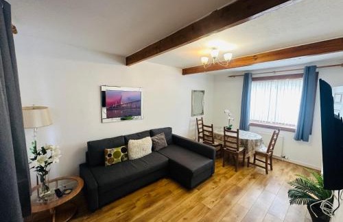 Rosyth Casa | Rosyth 3 Bedroom home-Near Edinburgh & M90 With Free Parking