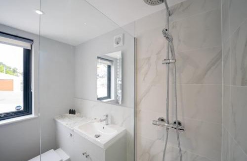 Cowes Casa | Rotherwood, Gurnard Seafront