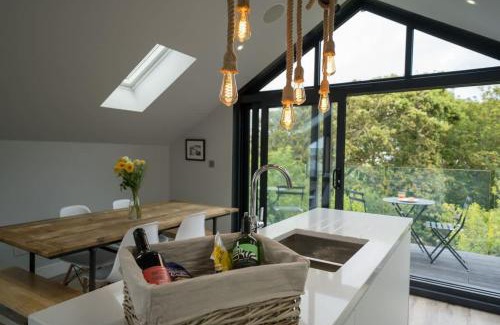 Cowes Casa | Rotherwood, Gurnard Seafront