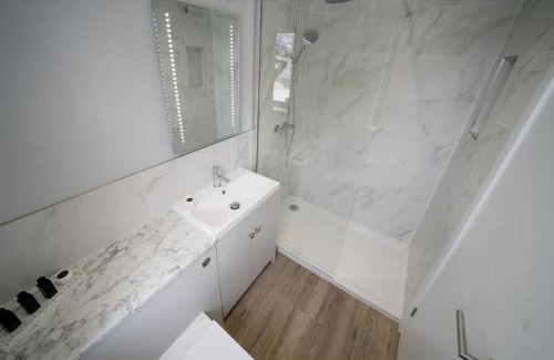 Cowes Casa | Rotherwood, Gurnard Seafront