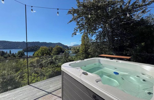Lake Okareka Apartamento | Rotorua Lake Ōkareka Studio with Views, Spa & BBQ