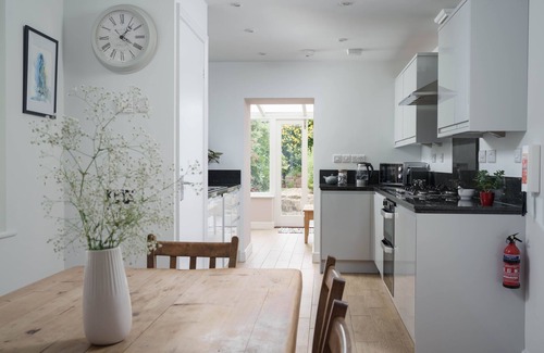 Chysauster Casa | Rotterdam House - historic House in Chapel Street with sea views, dog friendly