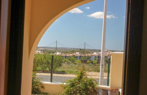 Costa Esuri Casa | (ROU002) Cómoda Casa con Puerta a la Piscina
