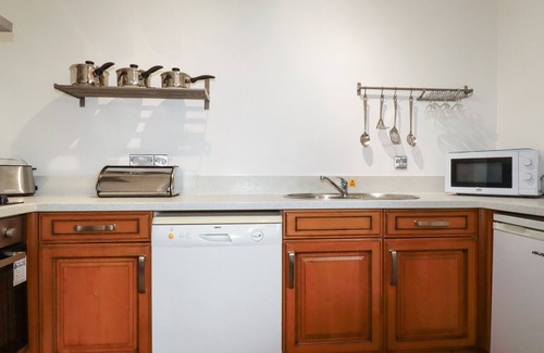 Saint Breward Cabaña | ROUGHTOR COTTAGE, family friendly, with pool in St Tudy