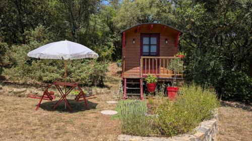 Monteils Casa | Roulotte romantique avec piscine en Cévennes