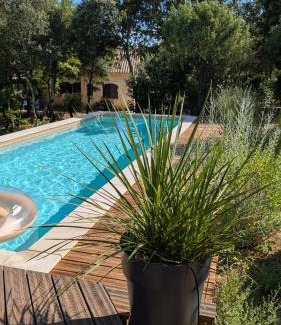 Monteils Casa | Roulotte romantique avec piscine en Cévennes