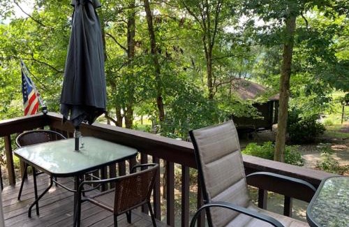 Bedford Casa | Round Cabin - 5 Min to Bedford PA - Deck - Hike- Golf