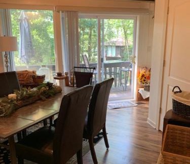 Bedford Casa | Round Cabin - 5 Min to Bedford PA - Deck - Hike- Golf