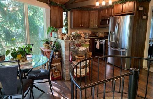 Bedford Casa | Round Cabin - 5 Min to Bedford PA - Deck - Hike- Golf