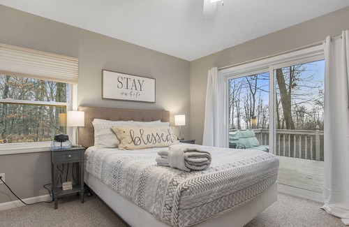 Fountain Casa | Round Lake Lodge W/ Pontoon Boat Rental